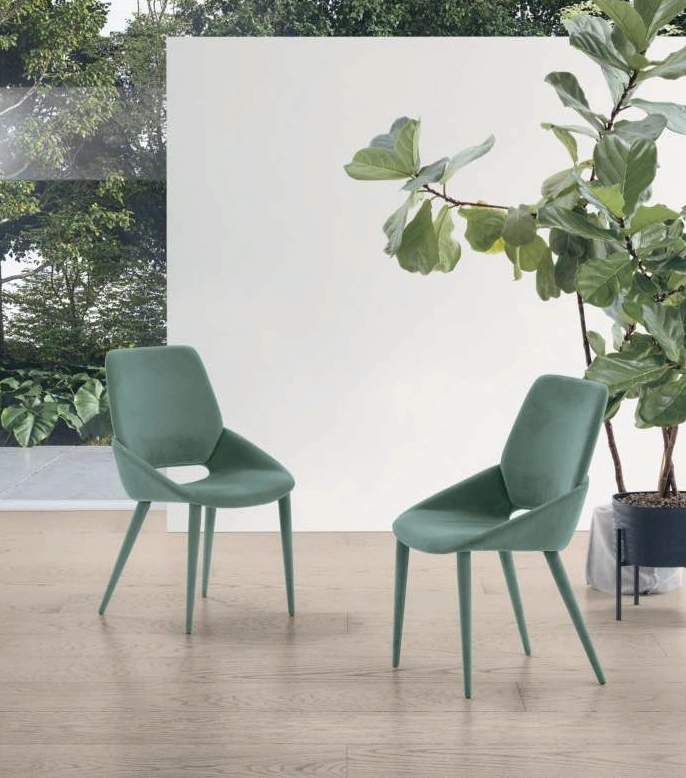Sedia design Portland seduta imbottita e rivestita interamente con Gentle touch